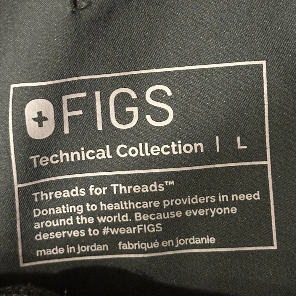 Figs Charcoal Sage technical Scrubs Top and Pant Woman’s Large - Picture 9 of 12